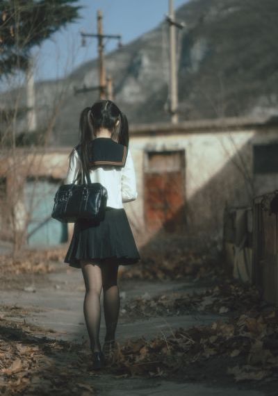 在野外被4个男人躁一夜动漫_剧情片电影免费在线