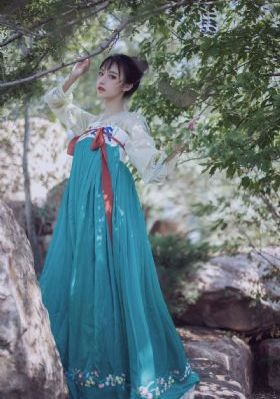 女攻男总裁受玩具H_高清超清在线观看